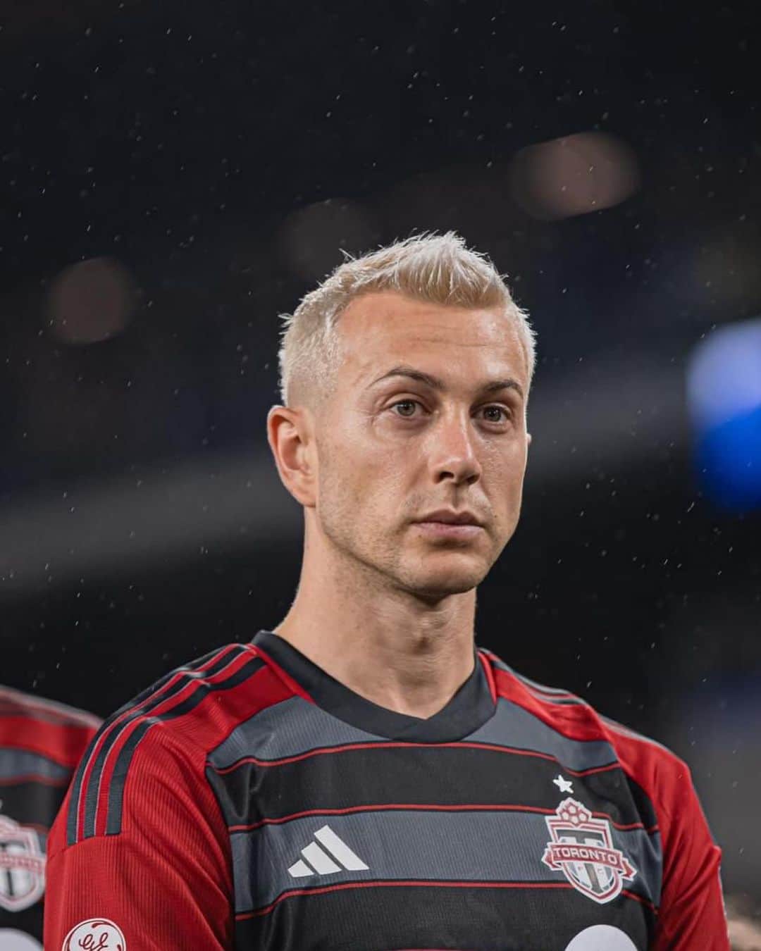 フェデリコ・ベルナルデスキのインスタグラム：「Hard game, great team effort to get an important draw on a very difficult field. Keep working to achieve what we deserve. Never give up.   C’mon tfc 🔴💪🏻  #mls #tornotofc」