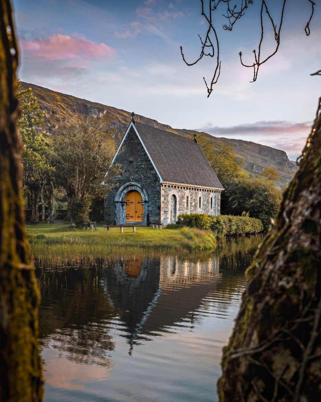 Canon UKさんのインスタグラム写真 - (Canon UKInstagram)「What are your top tips for getting the perfect reflection shot? 📸💧  @loncarphotography captured this captivating shot over Gougane Barra Church in Cork, Ireland. The still waters of the lake paired with the beautiful colours of the sky create the perfect reflection for this serene moment 🌅⛪  Camera: EOS R6 Lens: EF 16-35mm F4L IS USM Shutter Speed: 1/10, Aperture: f/8, ISO 100  #canonuk #mycanon #canon_photography #liveforthestory」4月11日 0時07分 - canonuk