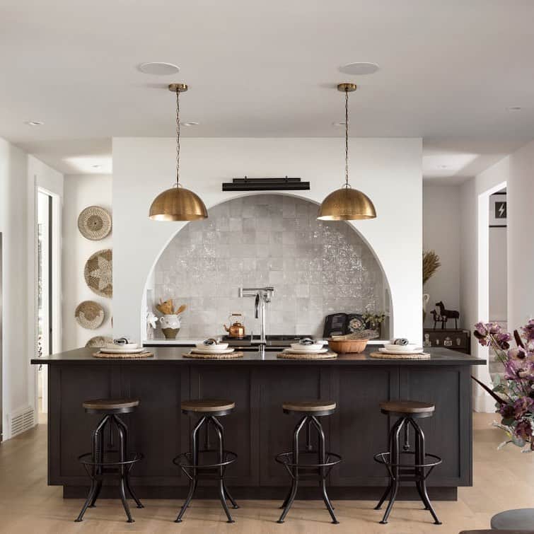 アシュレイ・ティスデイルのインスタグラム：「I can’t believe it I'm doing my first full home interior design job for a client starting this week! I can't wait to take you guys along this journey too, here's my overall design inspo for the place! The pressure is ON. Gonna be posting the whole process on @frensheinteriors so follow there to see it come to life!」
