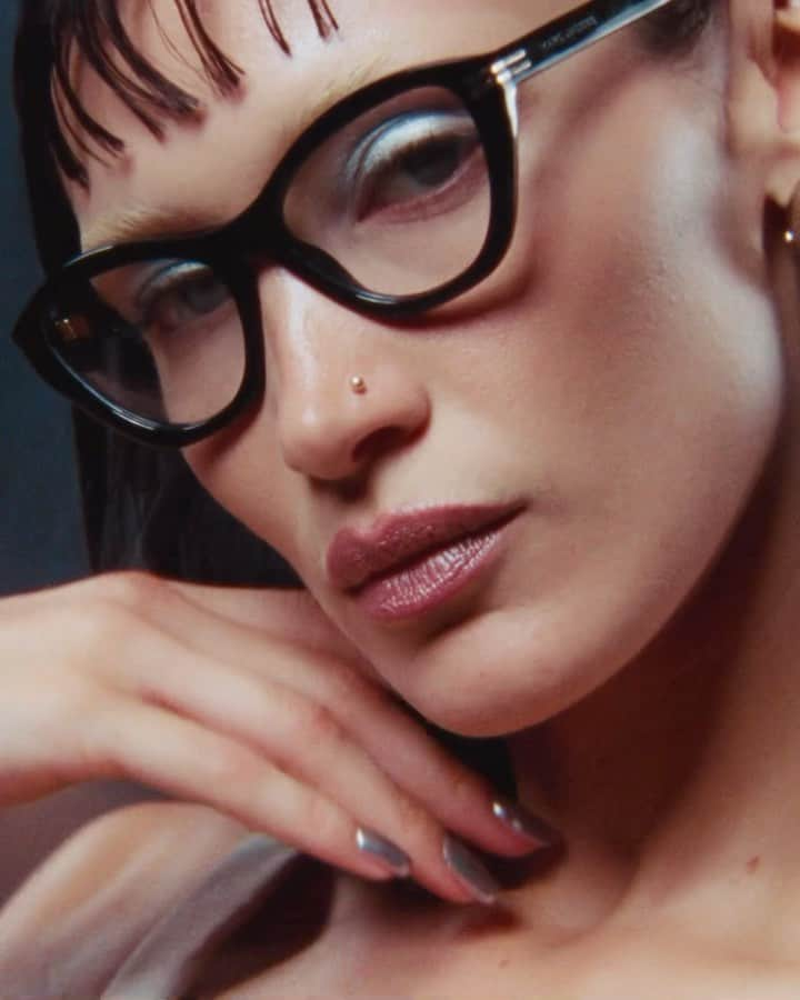 Marc Jacobsのインスタグラム：「Marc Jacobs Spring 2023 Eyewear.    Campaign starring Bella Hadid and Ecco2k.  Video shot by Marcin Szocinski, directed by Harley Weir.」