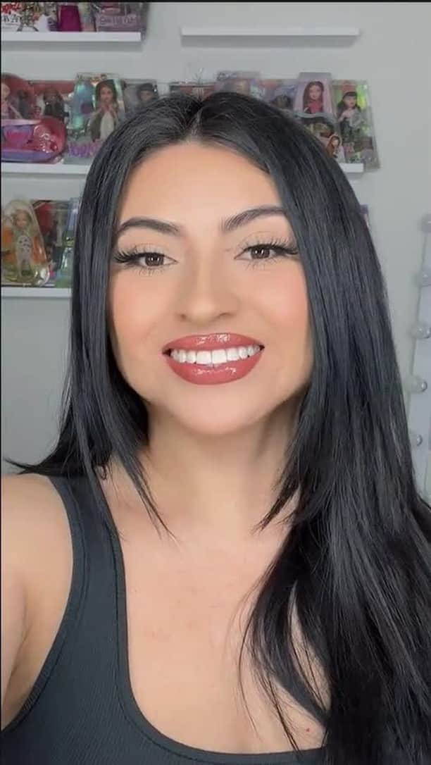 Too Facedのインスタグラム：「want to learn the ultimate lip hack!? 😍💋Our beauty BFF @yoatzi pairs our Lip Injection Extreme Lip Shaper shade Cinnamon Swell with our Lip Injection Power Plumping Gloss! #regram #toofaced #tfcrueltyfree」