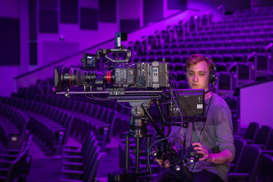 CANON USAさんのインスタグラム写真 - (CANON USAInstagram)「Canon helps broadcast professionals deliver a high-quality cinematic production when it comes to showcasing church gatherings. See why @7hillschurch made the switch to Canon at the link in our bio. #livestreaming #livebroadcasting #canoncamera」4月11日 0時11分 - canonusa
