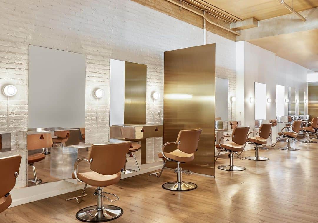 Ashley Avignoneのインスタグラム：「Designed a new salon space for my friend @jennaperryhair ✨」