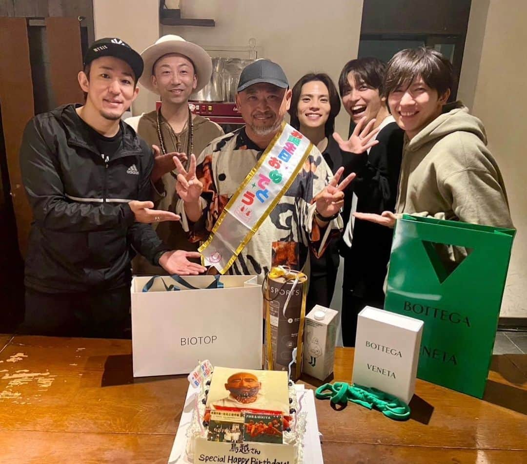 ファンキー加藤さんのインスタグラム写真 - (ファンキー加藤Instagram)「🎂 #弊社 #No2  #鳥越さん #50歳 #五十路 #お誕生日おめでとうございます」4月11日 0時30分 - funkykato_funkykato_funkykato