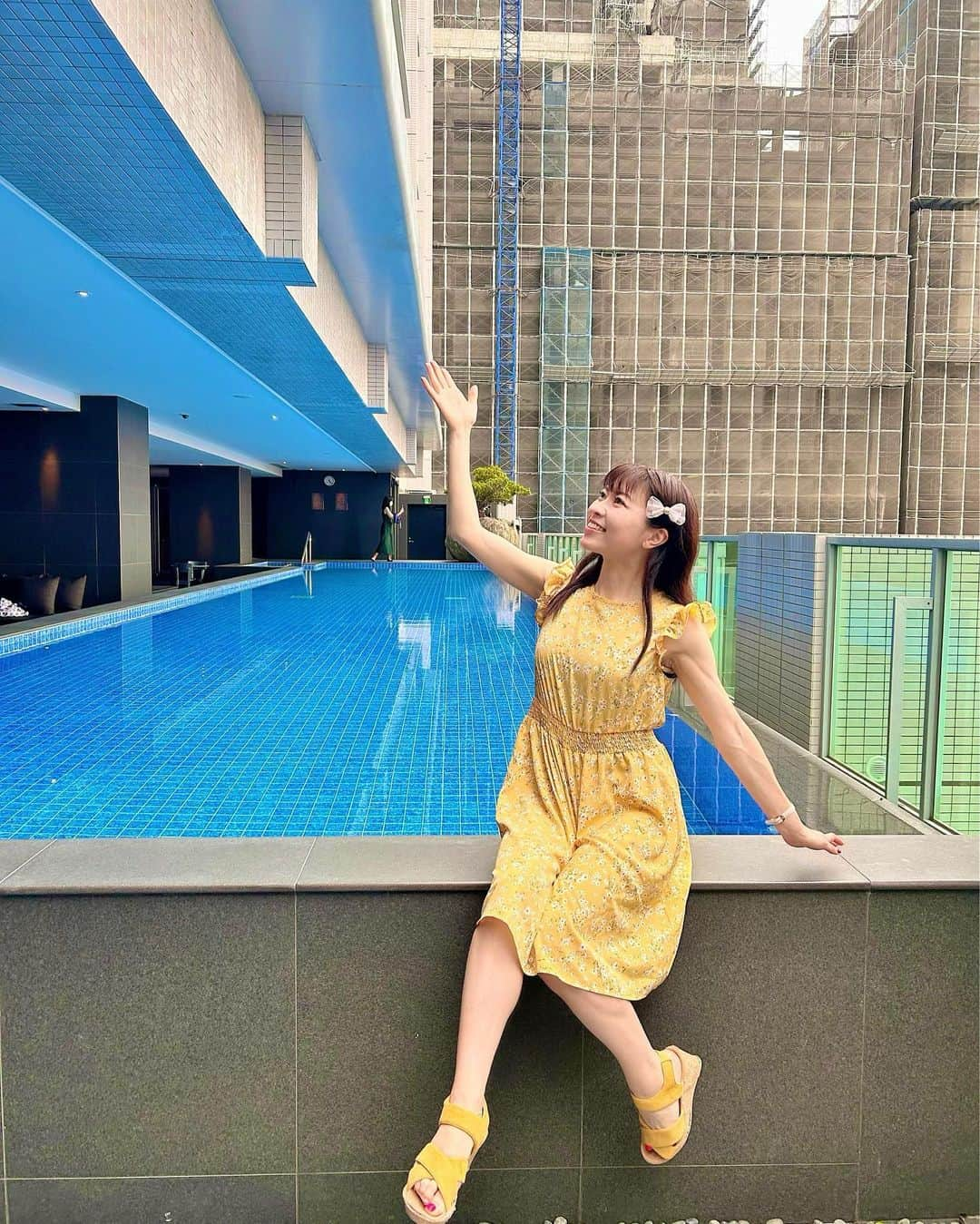 DJ MIYAさんのインスタグラム写真 - (DJ MIYAInstagram)「台湾から晚上好💖 今日から台湾KOL Fam tour に来てるよ♪松山空港→台北駅→高雄に☆  リージェントホテルズグループのそれぞれちがうホテルへ5泊させていただきます💖  1泊目（4月10日）はここに宿泊します💓  『Silks Club 』晶華麗晶酒店 高雄にあるラグジュアリーホテル☆入り口からしてゴージャスな造りでまだ新しいみたい♪  @silksclub_kaohsiung  @regenthotels   26階のお部屋からの眺めが素敵でーす❤️  ROOM:ジュニアースイートハーバービュー 大きな窓からは港が見れて優雅な気分です☆  16Fにはフィットネスなどもありプールからもsunsetが見れていいかんじでした♪  https://www.silks-club.com/jp  台湾高雄市前鎮区中山二路199  ◉Wifi 有り  撮影日:10.Apr.2023   #SILKSCLUB #晶華麗晶酒店 #シルクスクラブ高雄 #台湾 #高雄 #高雄市 #台湾旅行 #台湾観光 #台湾旅游 #taiwantravel #taiwantrip  #インフルエンサー #インスタグラマー #旅好き女子 #旅ブロガー #トラベラー #台湾旅行記 #台湾女子旅 #女子旅 #タビジョ #旅大好き #旅が好き #アジア旅行 #海外旅行 #シルクスクラブ #リージェント #ホテルプール #ホテル #海外ホテル #台湾大好き」4月11日 0時42分 - dj_miya