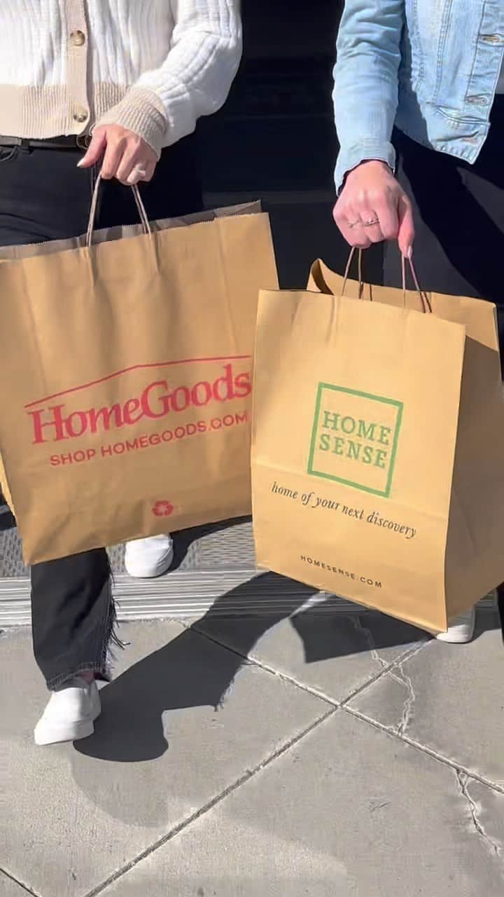 のインスタグラム：「Happy National Siblings Day from everyone’s favorite duo! Celebrate by checking out our sister brand @homesense_us today 🎉」