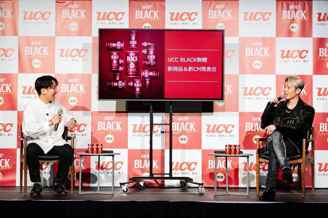 雅-MIYAVI-さんのインスタグラム写真 - (雅-MIYAVI-Instagram)「Cheers!  Joined new campaign of one of the best coffee brands in Japan #UCC.  やっぱ無糖でしょ  「うちはコーヒー屋です」の一声がバシッと胸にきました。  新製品「BLACK 無糖 New Ground」グイッとよろしくです😎  #UCC #NewGround #解キ放テ」4月11日 0時43分 - miyavi_ishihara