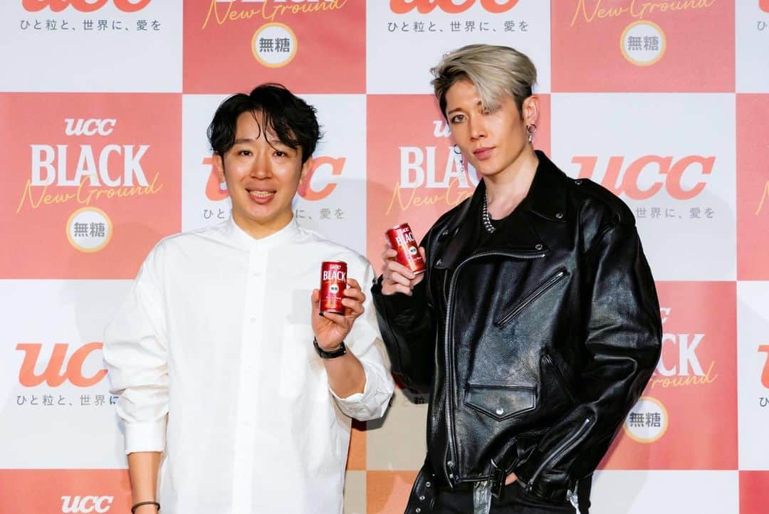 雅-MIYAVI-さんのインスタグラム写真 - (雅-MIYAVI-Instagram)「Cheers!  Joined new campaign of one of the best coffee brands in Japan #UCC.  やっぱ無糖でしょ  「うちはコーヒー屋です」の一声がバシッと胸にきました。  新製品「BLACK 無糖 New Ground」グイッとよろしくです😎  #UCC #NewGround #解キ放テ」4月11日 0時43分 - miyavi_ishihara