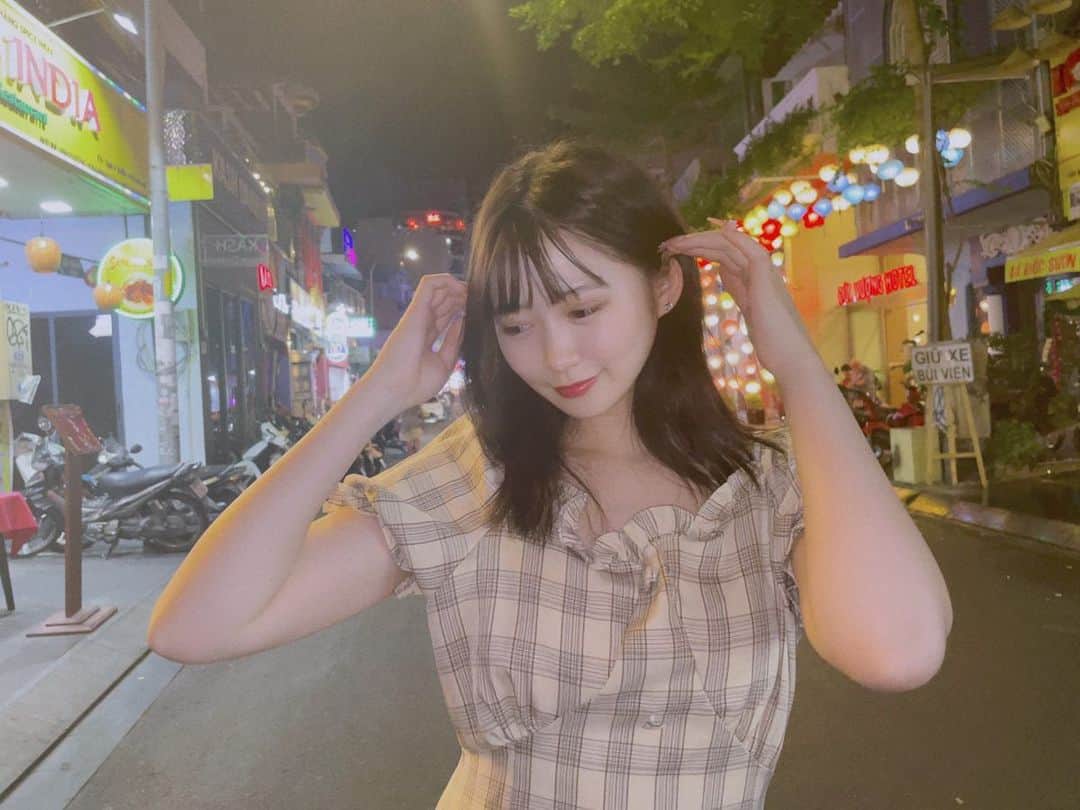 空野青空のインスタグラム：「🤘😎🤘 in ブイビエン通り」