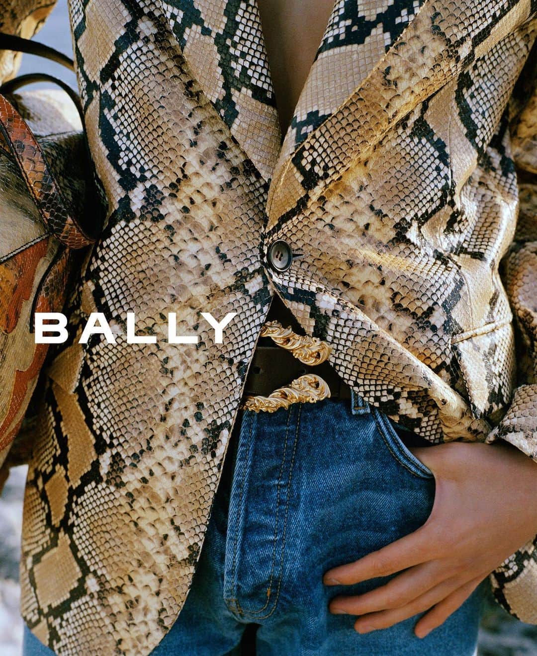 バリーさんのインスタグラム写真 - (バリーInstagram)「.  Introducing the new snake-printed leather jacket and Gardel mules for Bally Spring/Summer 2023.  Shop the collection at bally.com  Creative Director: @rhuigi Art Director: @linakutsovskaya  Photographer: @joshuagord0n Stylist: @emmanuellealt  #Bally #BallySS23」4月11日 1時02分 - bally