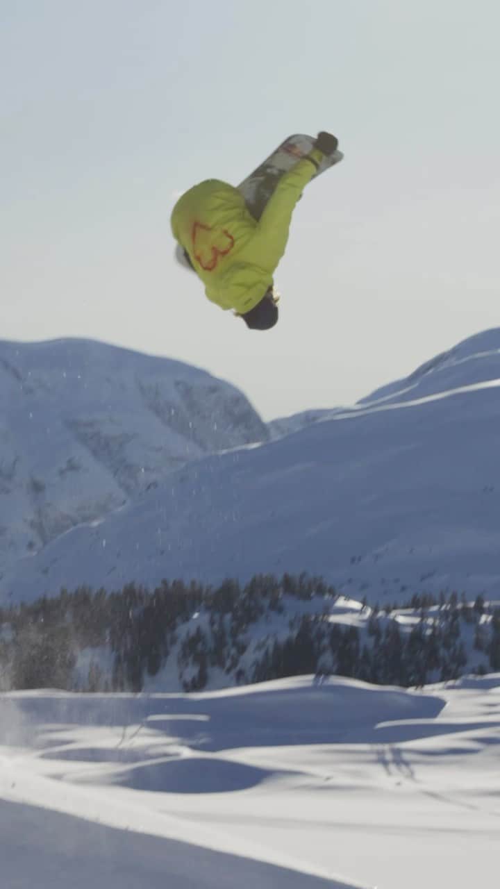 ニクソンのインスタグラム：「You can’t teach style.   Exhibit A: @brockcrouch   Brock attacks every obstacle with power and grace in one of snowboarding’s biggest films of the year, “ARK”. Hit the link in our bio to see the full video.」