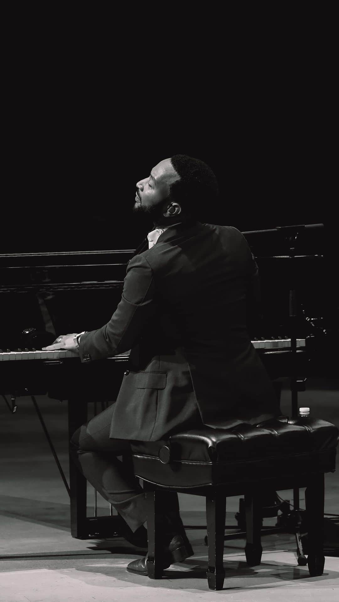 のインスタグラム：「I love playing @sade’s “By Your Side” live. Catch the full performance on YouTube now. Filmed at Walt Disney Concert Hall, courtesy of the LA Phil.」