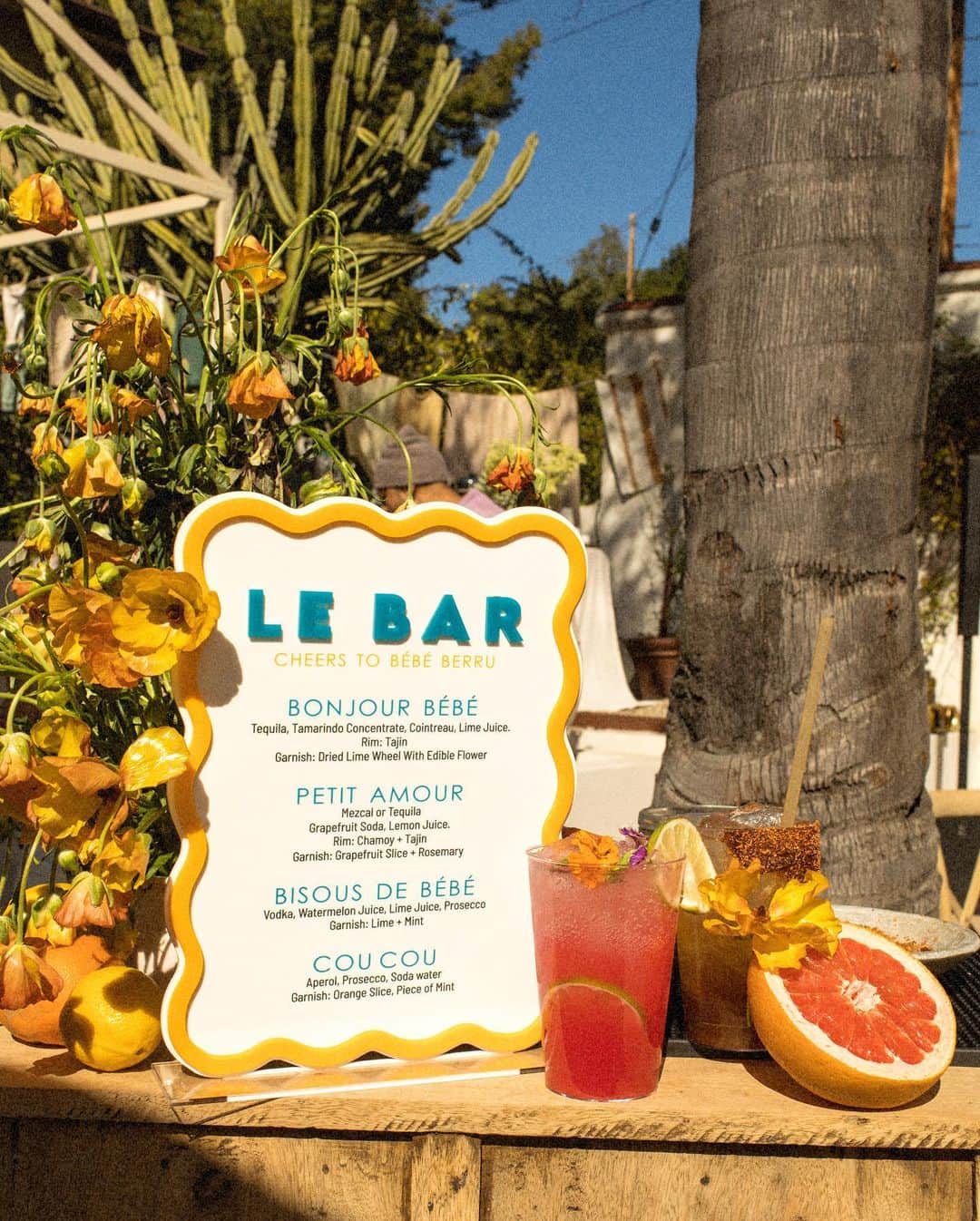 ジュリー・サリニャーナさんのインスタグラム写真 - (ジュリー・サリニャーナInstagram)「BABY SHOWER FOOD & BAR details🧡:  We wanted our guests to enjoy feeling like they were in the Mediterranean/French Coastal with decor, food & styling as well as bringing in some touches of Mexico! It was so fun to put the menu together and everyone raved about how yummy the food was! Of course I had to have my fave food catering company @urbanpalatela for this special shower and can’t tell you how insanely gooood everything tasted and how beautiful the presentation was plus the staff was the icing on the cake! fun fact: they catered my big 30th birthday party! So they’ve done all my special milestones- they’re amazing!)   A few things on the menu were: Appetizers:  * Chicken confit sopes with mole, black bean crema, pickled red onion * Santa Barbara seabass ceviche, heirloom citrus, avocado, habanero oil  * Tartine station  Buffet  * Orecchiette pasta with Arugula pistou, grilled asparagus, fava beans, English peas, Meyer lemon, chèvre * Grilled skirt steak with guajillo spice, cilantro lime gremalota x  potatoes * Pan Seared branzino, roasted baby heirloom tomatoes, rosemary , roasted garlic oil  For the bar, we had tailored drinks made by the sweet girls from @martinigirls which were so refreshing and so good! They’ve also done a few of our parties and they’re the best! We also had aguas frescas because I’m obsessed with having fresh juices- we had Watermelon x Pineapple with Spinach! 🍉  For the furniture & dishware, our good friends from @berbereimports helped bring our vision to life! Their pieces are just incredibly stunning- my backyard is all filled with Berbere pots x furniture!   For the framed house around the buffet table, which turned out to be such a focal statement scene, my sister @lilylove213 and brother in law @mucio323 came up w the idea and built it out! It framed that little vignette so perfectly!   For all the floral and table styling; my good friend @dolcetto created such a beautiful, effortless job- I just couldn’t get over how pretty everything looked!   Food: @urbanpalatela  Bar: @martinigirls Frame house: @lilylove213 @mucio323  Furniture x Dishes: @Berbereimports Florals: @Dolcetto   #babyshower #babyshowerideas」4月11日 1時23分 - sincerelyjules