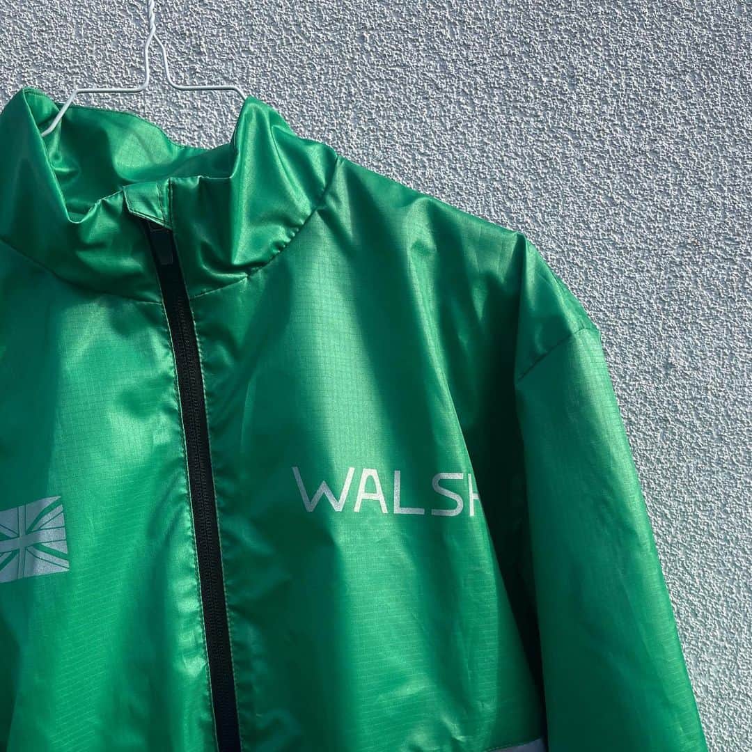 ウォルシュのインスタグラム：「The Emerald Windbreaker. Made in Britain 🇬🇧   #normanwalsh #britishmade #clothing #ukmfg #jackets #madeinuk #madeinbritain」