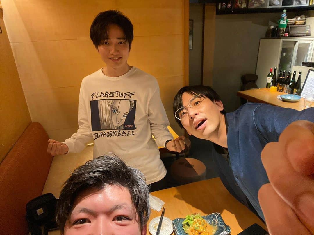 のインスタグラム：「ハイキック寄席ありがとうございました！  終わりに伊織と永見と🍻 その後ダーツ🎯 ダーツ？  #ハイキック寄席」