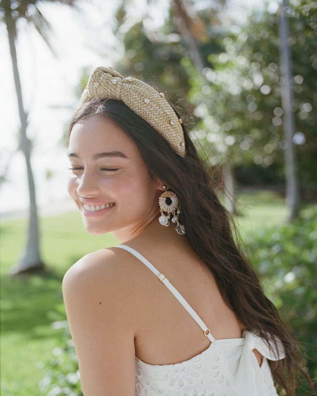 ベン・ワッツのインスタグラム：「Monday smiles 🎞 @kelseymerritt x @lillypulitzer @gabrielle_livingstone @moizalladina @brynnthere @veronicagarrote @anariz1 @hgproducers #floridakeys #benwatts #film #kodak #35mm」