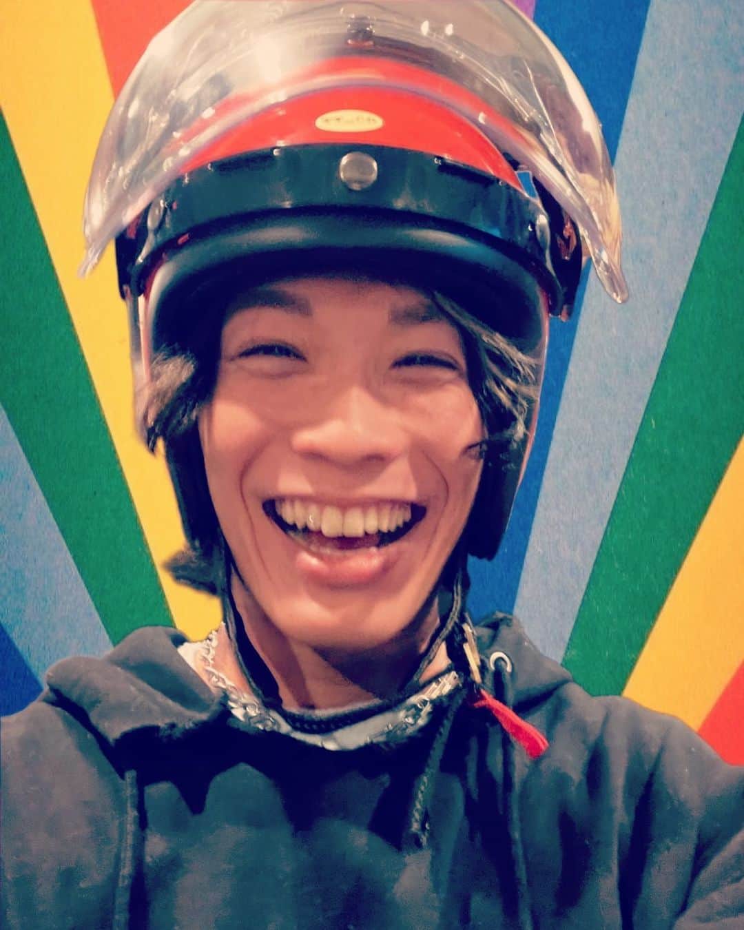あきらかにあきらのインスタグラム：「バイク買う前にヘルメットもろた⛑」