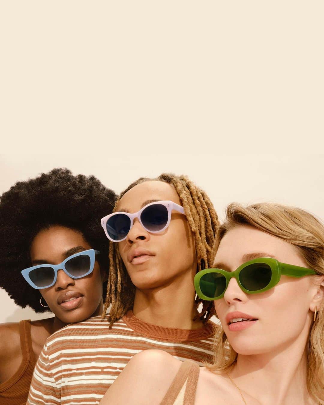 Warby Parkerのインスタグラム：「You could say our new, sun-washed color palette is very outdoorsy (if by "outdoorsy" you mean “ideal for reading on the beach”) 🏖️」