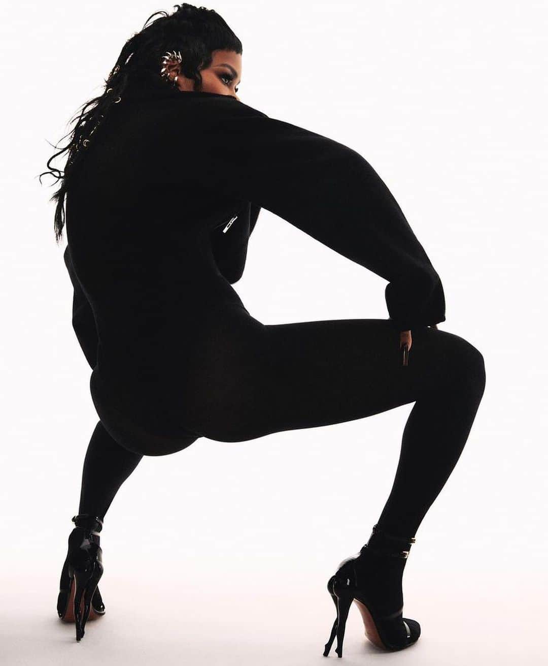 IMG Modelsさんのインスタグラム写真 - (IMG ModelsInstagram)「Moves. 📶 #TeyanaTaylor (@teyanataylor) stars in the new @interviewmag. #📷 @mescondi #👗 @lanajaylackey #✂️ @theonlycm123 #💄 @basedkenken #IMGmodels」4月11日 2時04分 - imgmodels