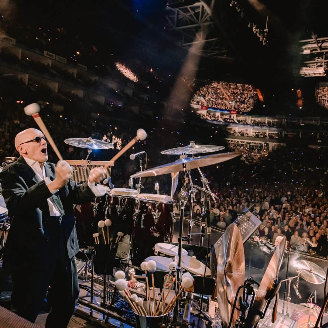 エルトン・ジョンさんのインスタグラム写真 - (エルトン・ジョンInstagram)「First five nights of the Farewell Yellow Brick Road tour at the O2 Arena were insane! Your energy and support are unreal. Let's keep the party going for the next five! #EltonFarewellTour  📸: @bengibsonphoto」4月11日 2時05分 - eltonjohn