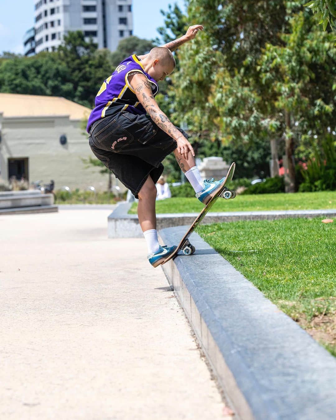 Nike Skateboardingさんのインスタグラム写真 - (Nike SkateboardingInstagram)「Summer Oz sessions.  @nicolehause @hayleykwilson @nickboserio   Tap in to see the latest Pogo Plus and apparel in our IG Shop.  📸 @photojoebrook」4月11日 2時32分 - nikesb