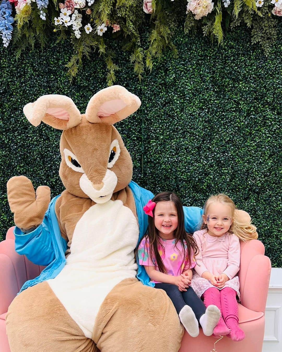 Paige Hathawayさんのインスタグラム写真 - (Paige HathawayInstagram)「What a weekend celebrating our savior Jesus Christ amongst a few other festivities with family and friends! 🐑🙏🏼🕊️ #easter #weddingshower」4月11日 2時34分 - paigehathaway