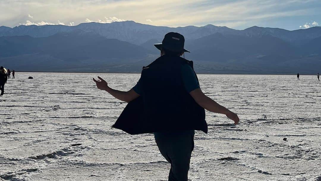 小出恵介さんのインスタグラム写真 - (小出恵介Instagram)「Death Valley Breathing🧙‍♂️🥷👨‍🎤👁️‍🗨️ #sanddunes」4月11日 2時56分 - kaykoide
