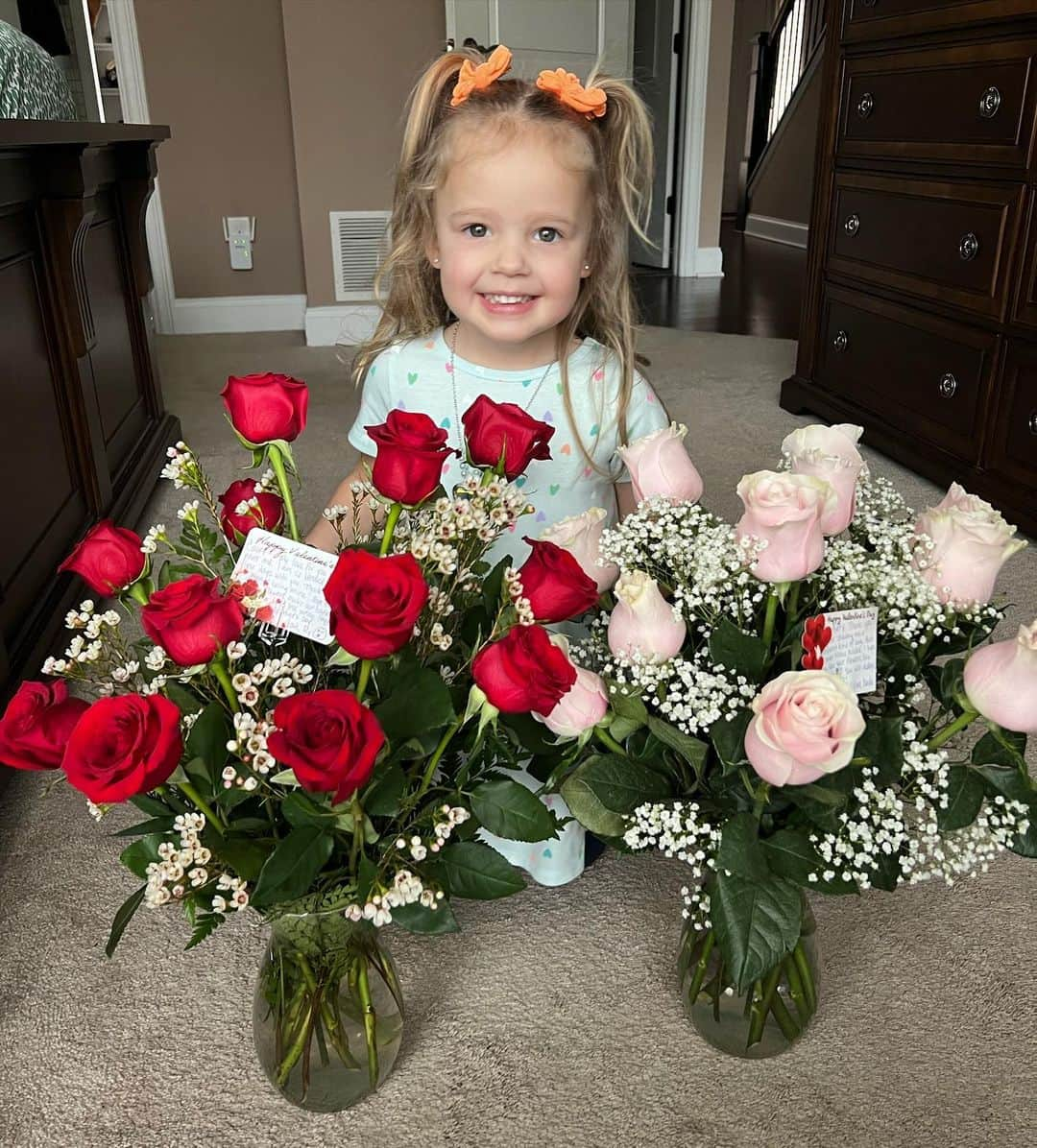 ライアン・ルアのインスタグラム：「The Princess of the family turns 4️⃣ today!! 🧁🎂🎁🎈🎉  We are so blessed that the Lord gave us a daughter!  You could not be more perfect Sis 🎀🛍️  You make me a better, more caring person everyday 🥰 I will love and spoil you forever 💎  #happybirthday #daughter #4yearsold #sis #party」