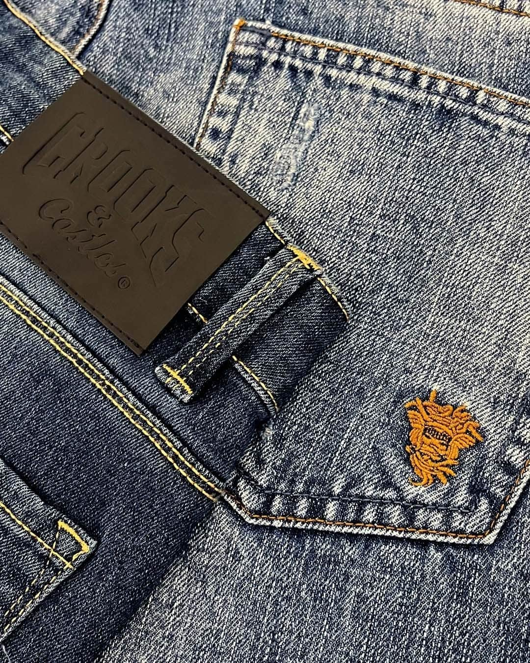 Crooks & Castlesのインスタグラム：「DENIM 👖🗝️⁠ ⁠ ⁠ #jeans #streetfashion #menswear #crooksncastles」