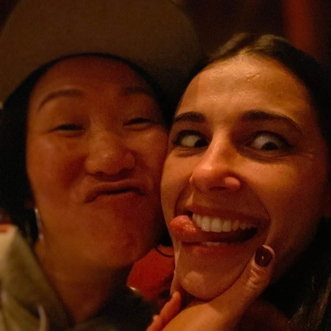 ナオミ・スコットのインスタグラム：「Watch Beef 🥩」
