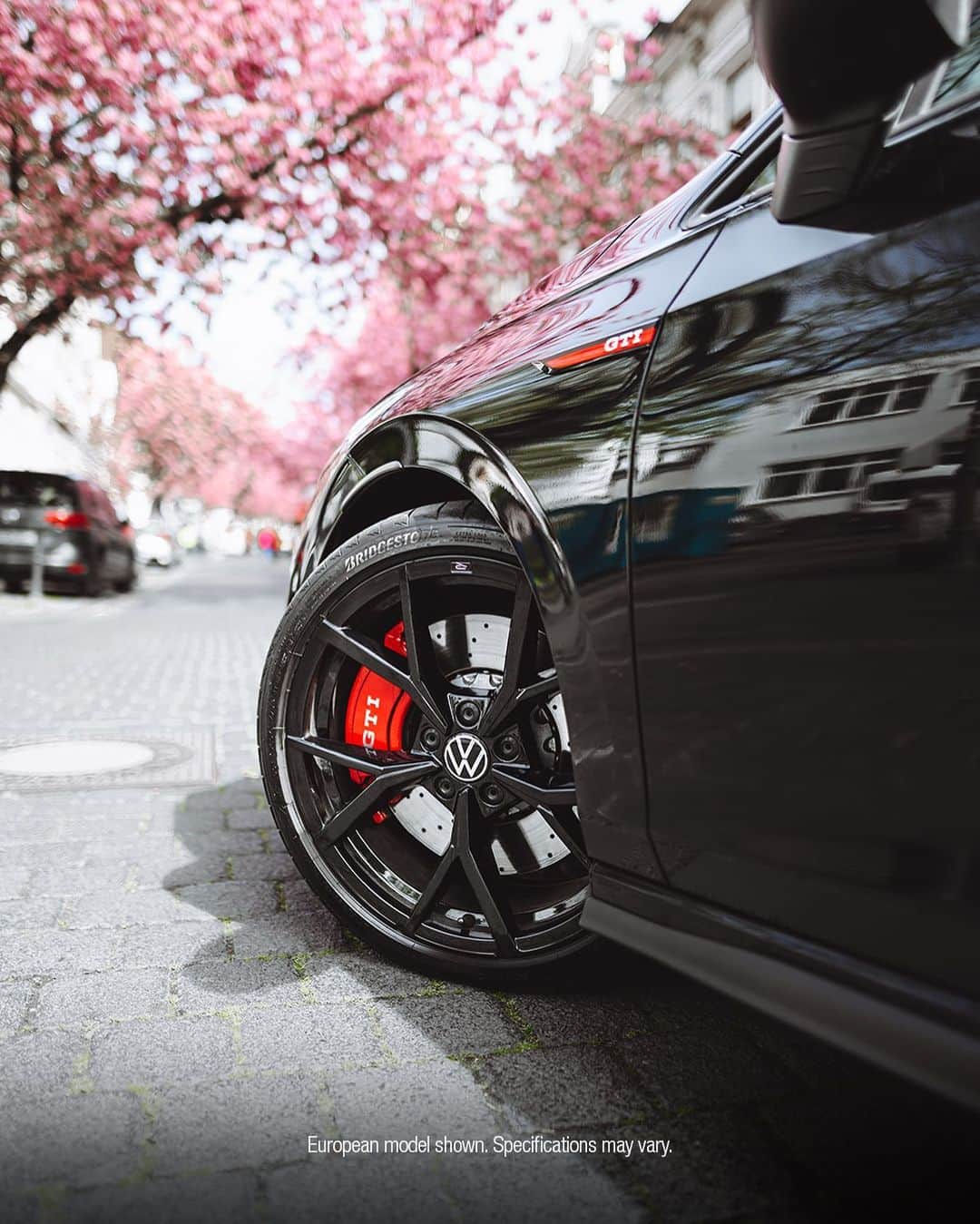 Volkswagen USAのインスタグラム：「What we mean when we talk about “flower power”. #VWGTI #VWLove」