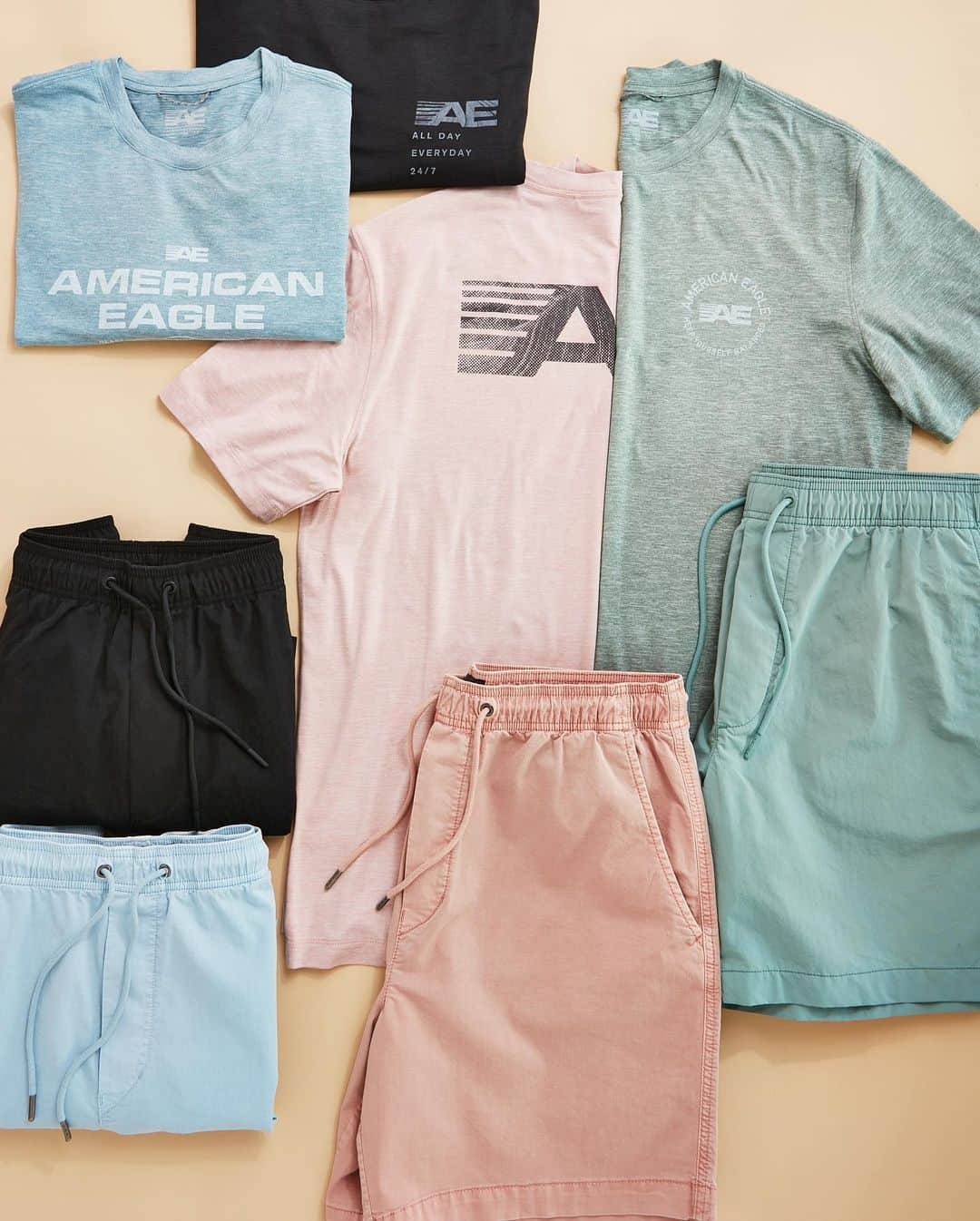 American Eagleさんのインスタグラム写真 - (American EagleInstagram)「made for anywhere and everywhere, #AE247 has all the staple pieces you need for spring, summer & beyond 🤌」4月11日 3時26分 - americaneagle