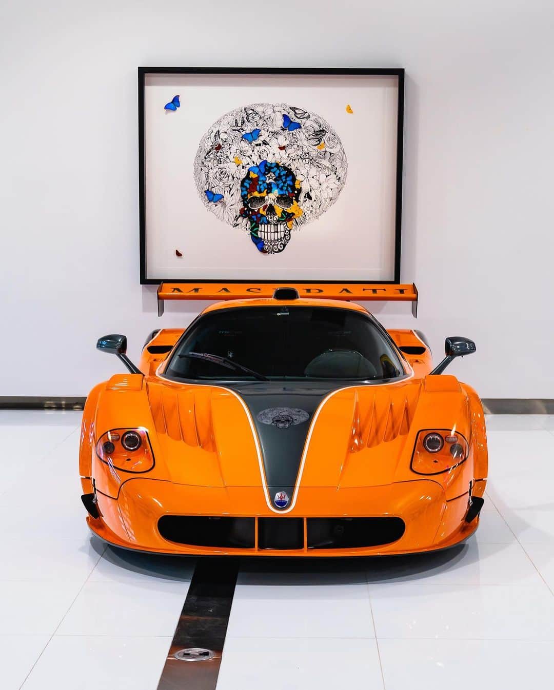 のインスタグラム：「After seeing this vehicle go viral on the internet, we finally had a chance to check out the Maserati MC12 Corsa in person!   Thank you @barrylskolnick and the entire team from @ikonickmotors / @ikonickthecollection for the private viewing and experience.   📸  @therealabd @carswithoutlimits   #carswithoutlimits #maserati #mc12 #maseratimc12 #mc12corsa #maseratimc12corsa」