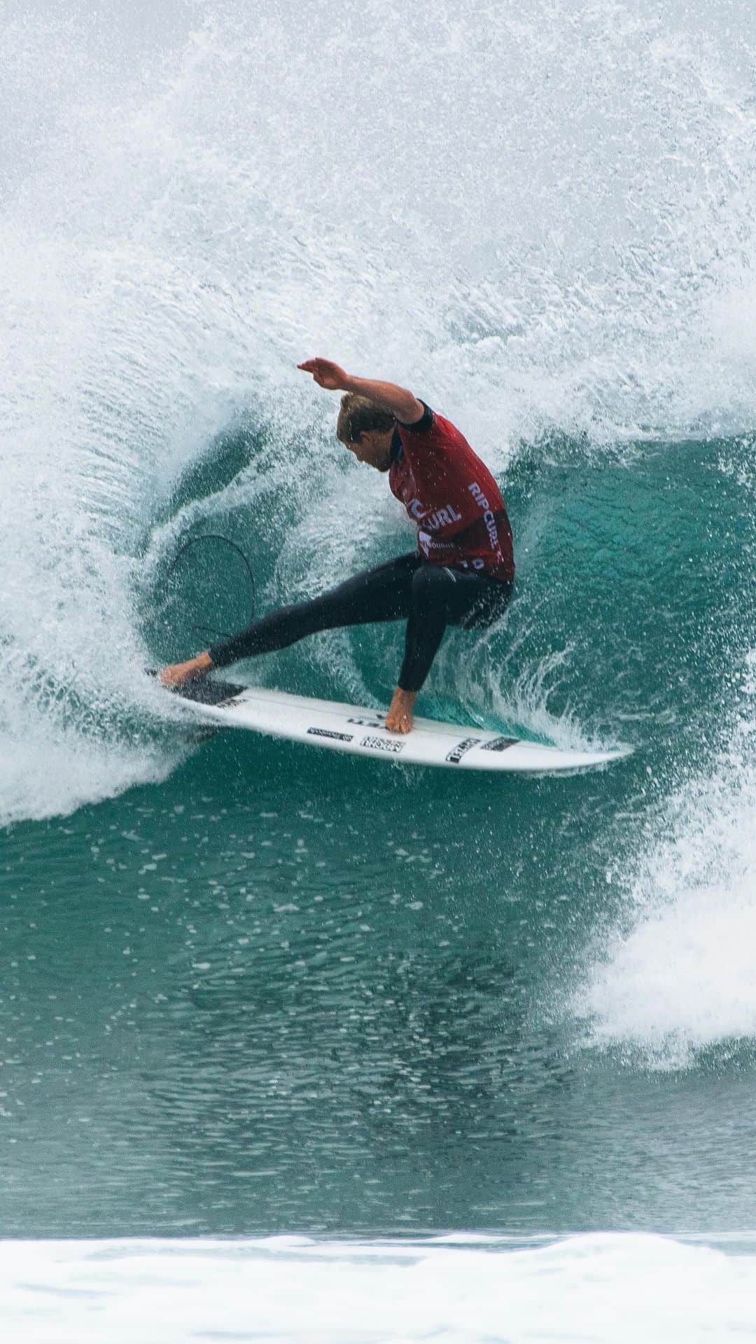 Rip Curl Australiaのインスタグラム：「@john_john_florence is looking for another Bell… 🔔 8.00 from the 2x World Surfing Champion!   —  #RipCurl #JohnJohnFlorence #BellsBeach #RipCurlProBellsBeach #WSL #Surfing」