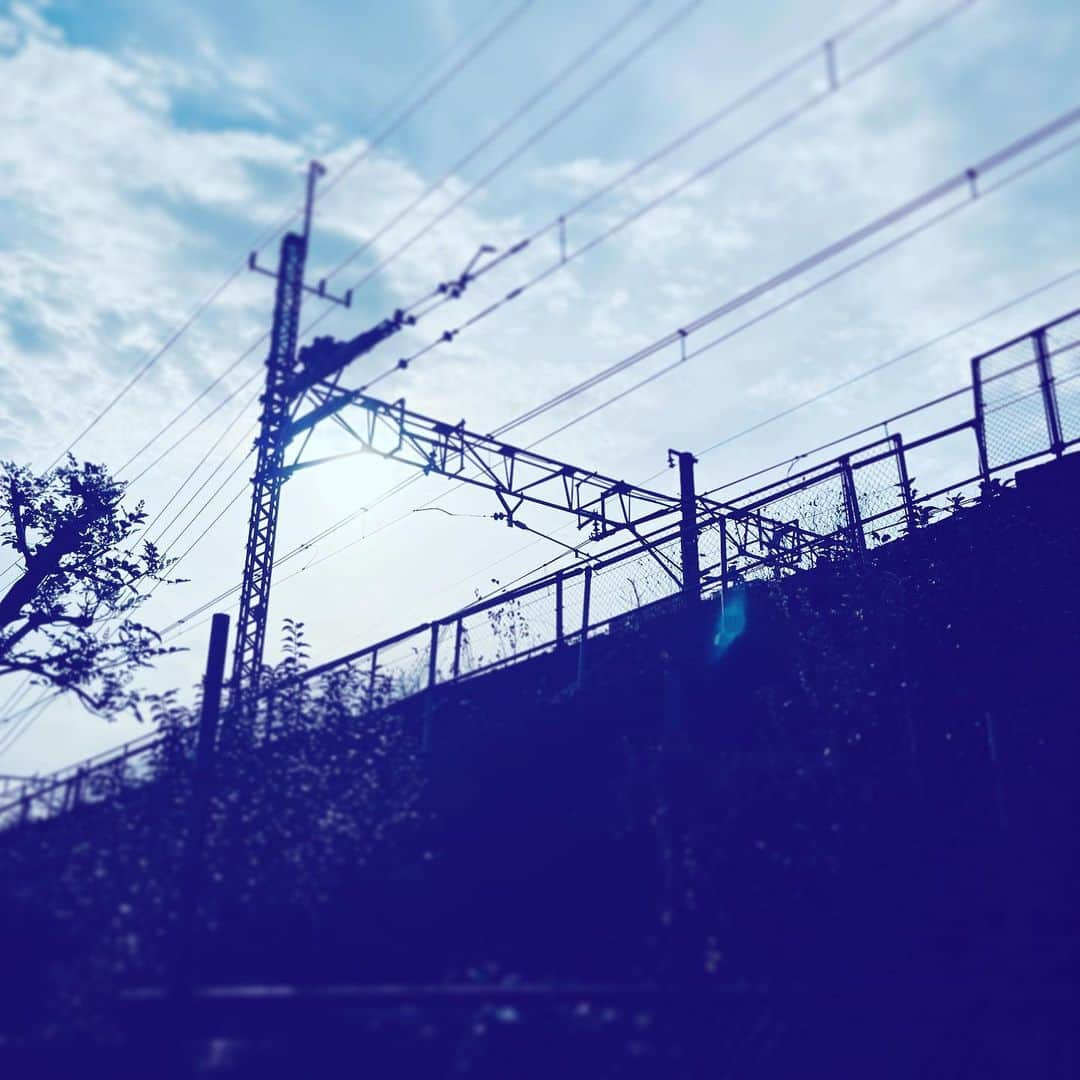 中野敬久さんのインスタグラム写真 - (中野敬久Instagram)「#train #sky #spring #scene #lookup」4月11日 8時59分 - hirohisanakano