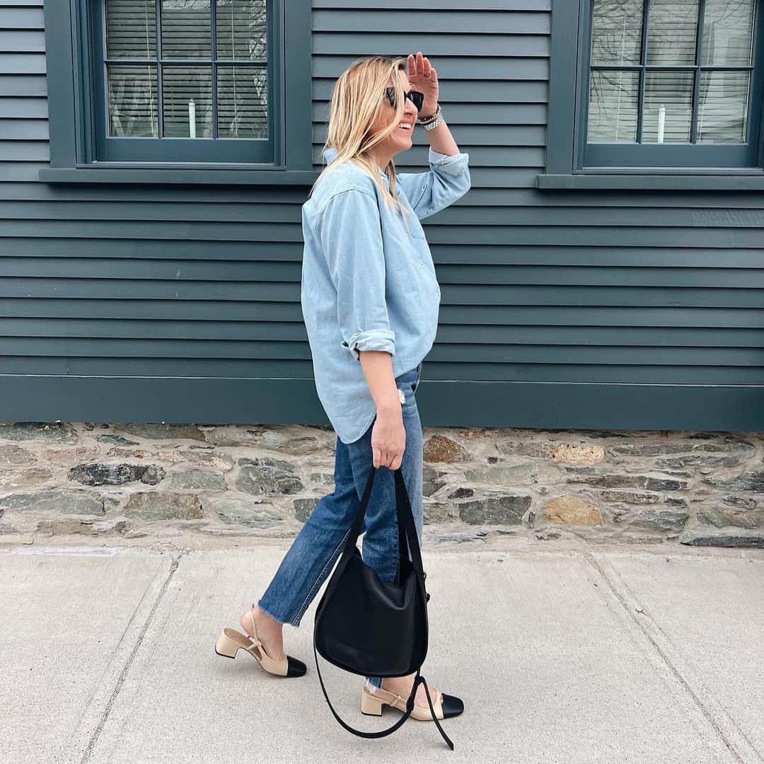 サムエデルマンのインスタグラム：「Finish off your denim-on-denim look with THE TARRA SLINGBACK Tap to shop  Styled by @wanderandlash  #samedelman #ss23 #slingbacks #denimondenim」