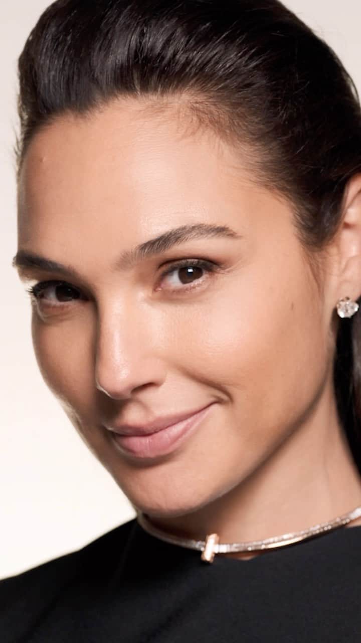 ガル・ガドットのインスタグラム：「Always got time for T ✨  @tiffanyandco」