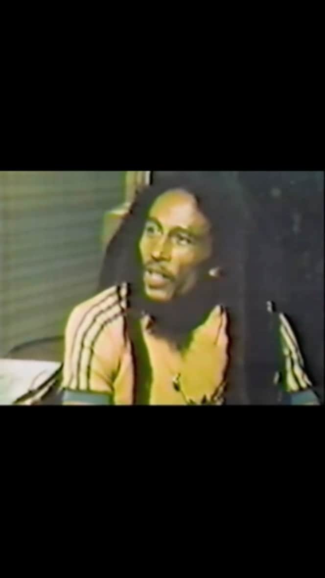 のインスタグラム：「Reporter: What do you think it is that has made Bob Marley such a big name? BOB: “I think, you know, it maybe just what Bob Marley stand for?” Reporter: What is that? BOB: “The truth, and the determination fi stay alive and survive.”  #bobmarley #quote #truth #survival #reggae  📹 interview with Gil Noble for ‘Like It Is’, September 1980.」