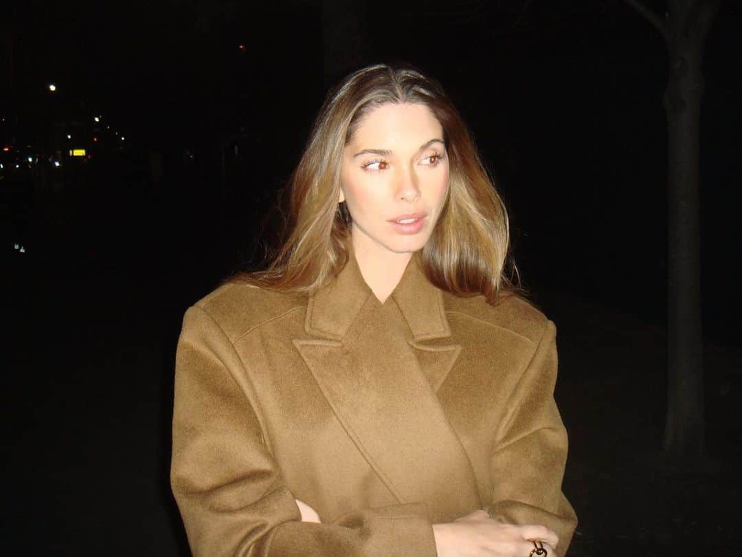 ギーザ・ラガースのインスタグラム：「PSA: @ashleysky’s camera finally works」