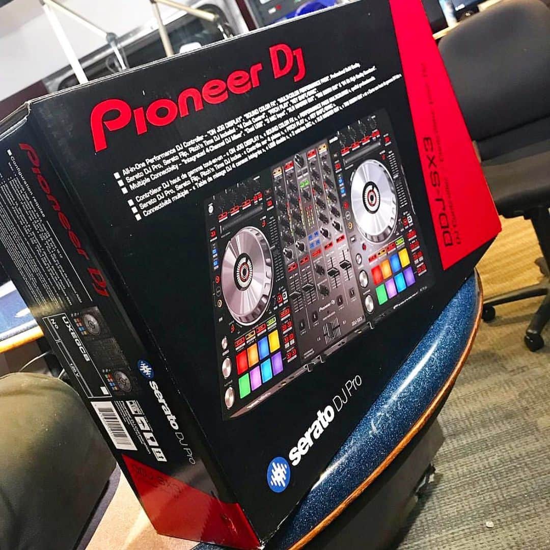 のインスタグラム：「DO U REMEMBER THIS MODEL? SHOULD I LEAVE THE TURNTABLE TABLES ALONE?   I FOUND A CLASSIC SPARE ON LINE! TURNTABLE OR CONTROLLER? @djzimmie x @pioneerdjusa」