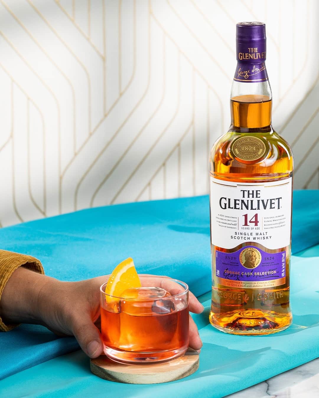 The Glenlivet USのインスタグラム：「April forecast: Elevated chance of showers or chance of elevated cocktails? We say both.   Scroll over to our Stories to get the recipe for this elevated twist on a classic Negroni ↩」