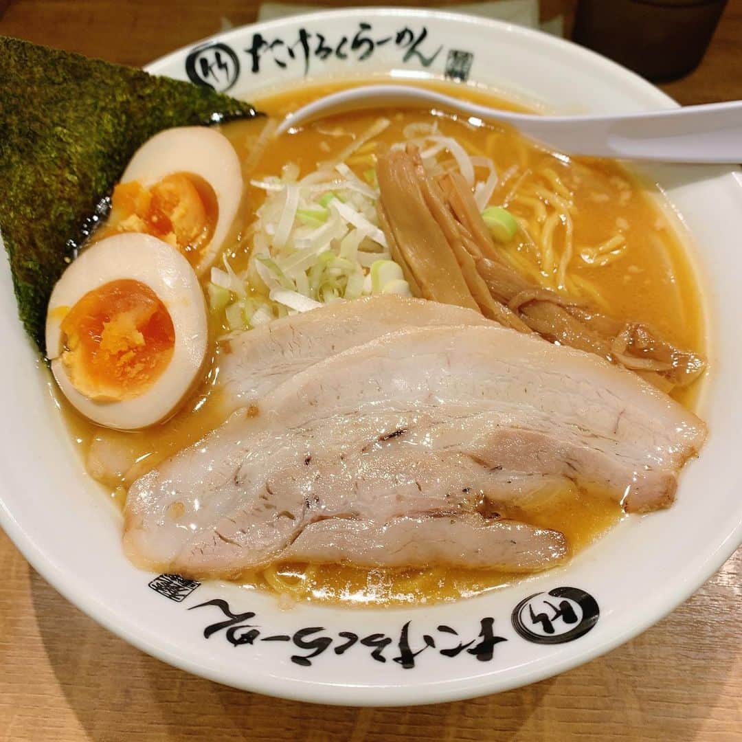 瀬乃ひなたさんのインスタグラム写真 - (瀬乃ひなたInstagram)「高田馬場【たけろくらーめん】 . . 味噌つけ麺売り切れだったから 味噌ラーメン🍜 . . . . .  #味噌らーめん #味噌ラーメン　#ラーメン　#らーすたぐらむ #つけ麺　#🍜　#高田馬場　#高田馬場ラーメン　  #たけろくらーめん #instafood #たべすたぐらむ  #ワイのグルメ記録」4月11日 4時50分 - hinapiyosanchi