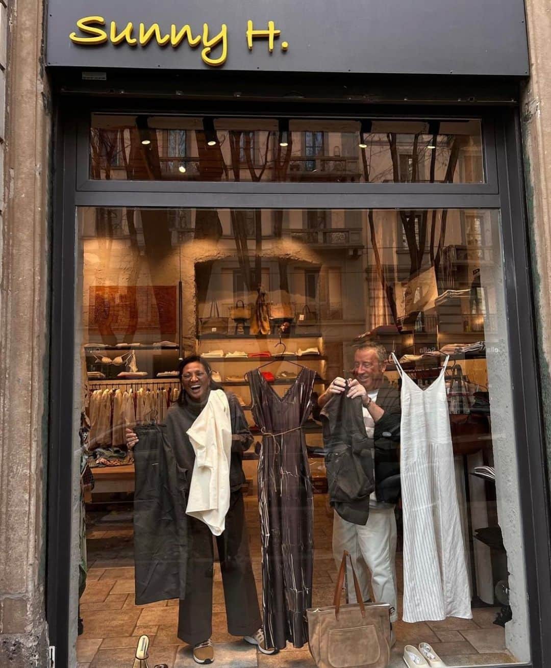 コレクションプリヴェのインスタグラム：「Our collection @sunnyhmilano | best window #collectionpriveeofficial #ss23  • • • • • #newcollection #totallook #contemporary #rtw #madeinitaly #iconic #madeinitaly #bestboutique #milan #sunnyh #summerstyle #shoppingmap #womenswear」