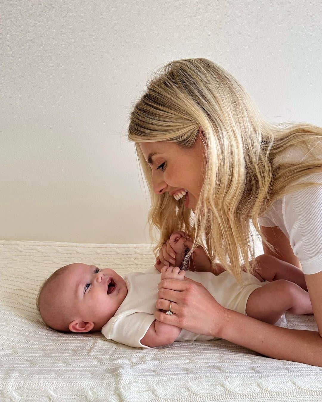 Mollie Kingのインスタグラム：「5 months of loving you, my baby girl ❤️」