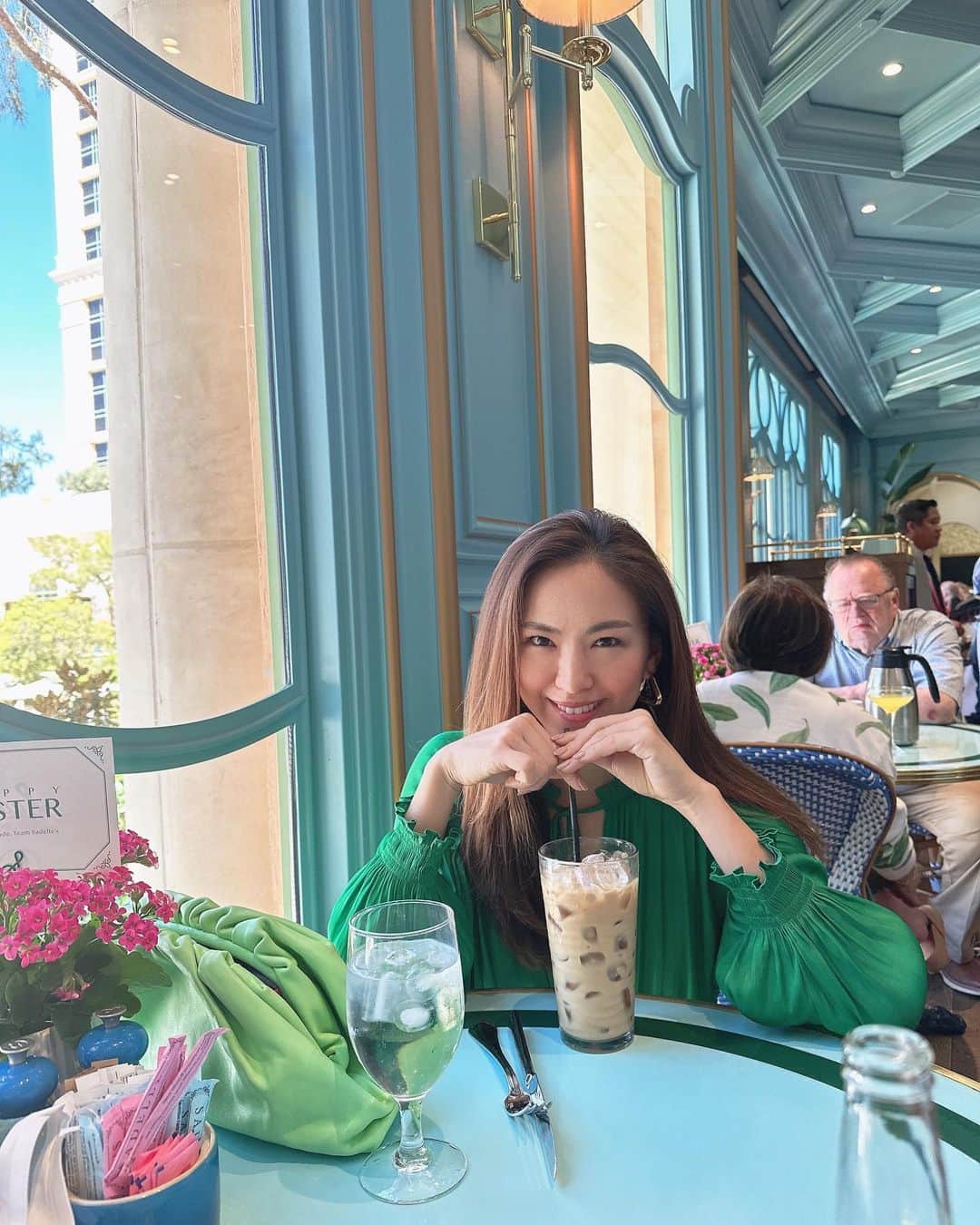 西内ひろのインスタグラム：「Good morning!!!  最終日Las Vegasにいます😊  アイスカフェラテの1杯が大きいです🙏😂これだけで、お腹いっぱい‼︎」
