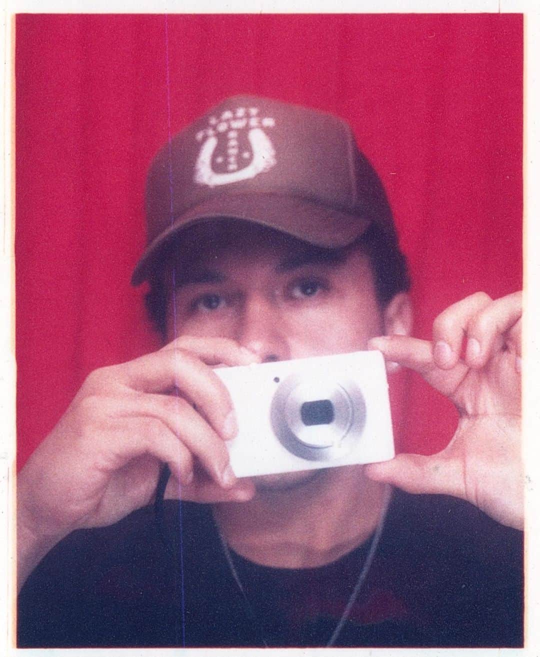 Bryant Eslavaのインスタグラム：「something new is coming this weekend… @guessoriginals 🌵🎡🎨」