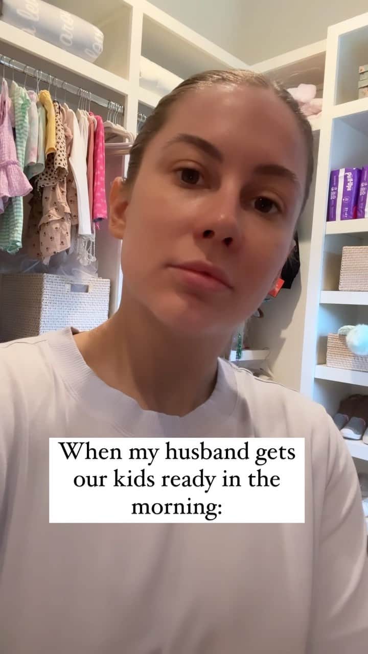 ショーン・ジョンソンのインスタグラム：「Truly never know what’s going to come down those stairs 😂  #marriage #family #couples #kids」