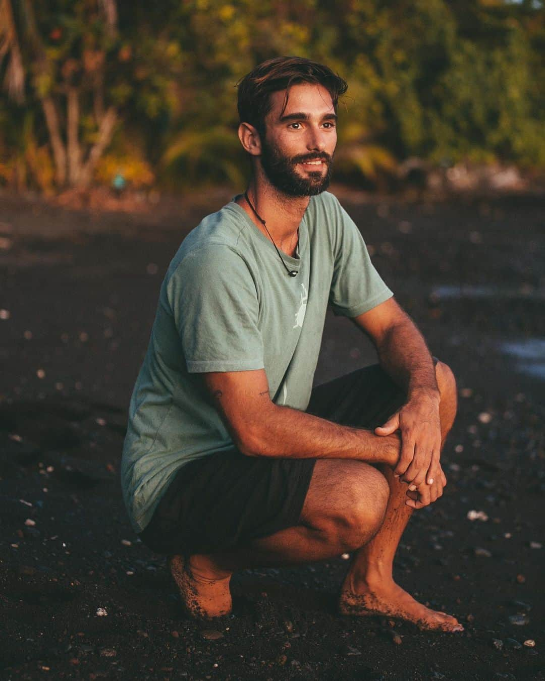 Ricardo Baldinのインスタグラム：「Looking forward to the future ✨ It’s being a magical and exciting experience to be able to travel again. And what a gift that it is on a new country, a new language and such rich culture and nature. Above all, the best of this trip to French Polynesia has been the people. The Polynesian are Very humble and welcoming people.  I feel really blessed to be able to learn from the adversities, share what I know, to exchange energies and flow. I’ll soon be heading to the place I spent most time out of Brazil, can you guess where? . Outfit @yoginibrasil 🙏🏽」