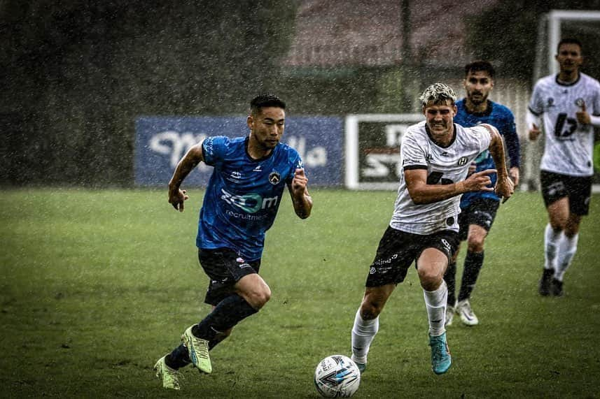 渡辺悠雅のインスタグラム：「In the pouring rain.  Keep running for the team⚽️👌  #Australia #Melbourne #BrunswickCitySC」