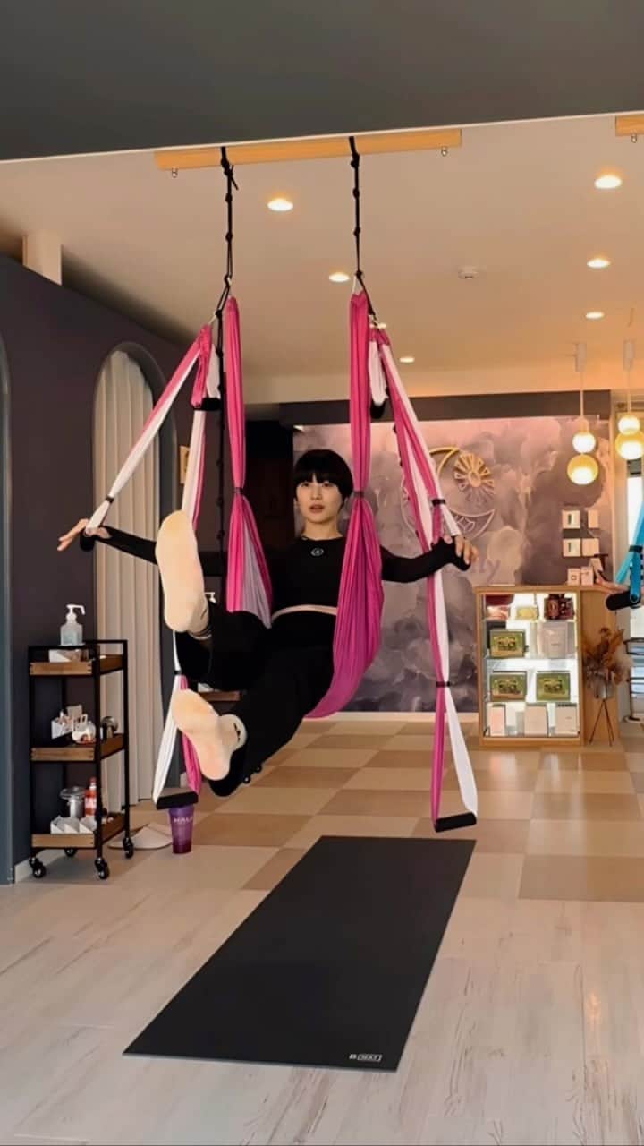 新井貴子のインスタグラム：「Marrionette🦴🪆🧸🧬」